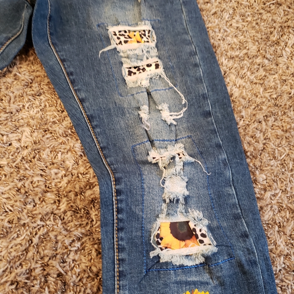 Distressed sunflower jeans with matching tank - Picture 3 of 11